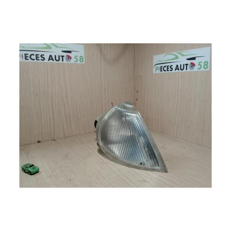 Optique avant secondaire droit (feux)(clignotant) RENAULT  d’occasion