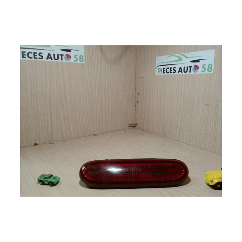 Feu arriere stop central RENAULT  d’occasion