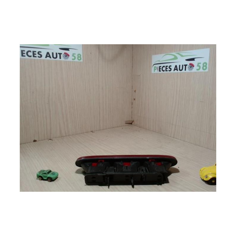 Feu arriere stop central RENAULT  d’occasion