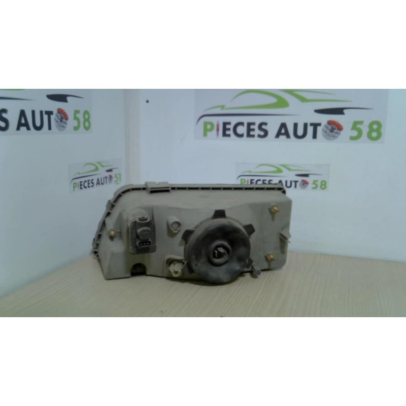 Optique avant principal droit (feux)(phare) PEUGEOT  d’occasion