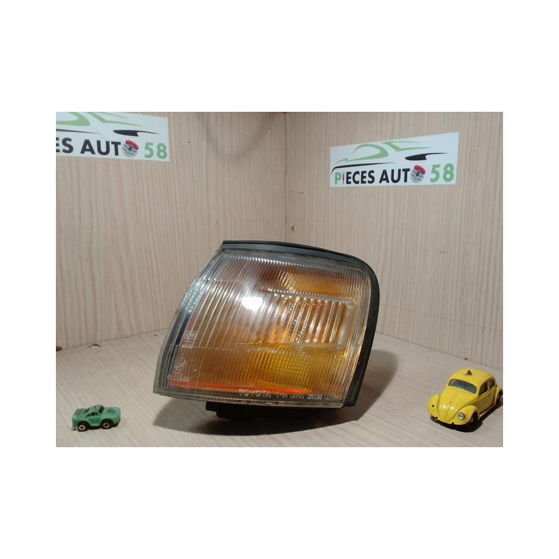 Optique avant secondaire gauche (feux)(clignotant) TOYOTA  d’occasion