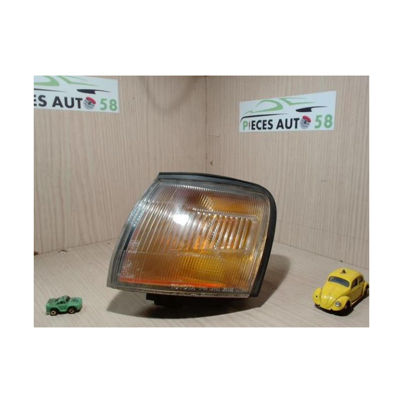 Optique avant secondaire gauche (feux)(clignotant) TOYOTA  d’occasion