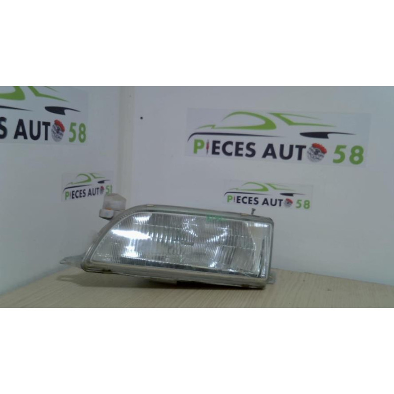 Optique avant principal gauche (feux)(phare) TOYOTA 2.0 D 5P d’occasion