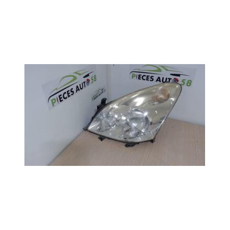 Optique avant principal gauche (feux)(phare) TOYOTA COROLLA VERSO 2 PHASE 2 d’occasion