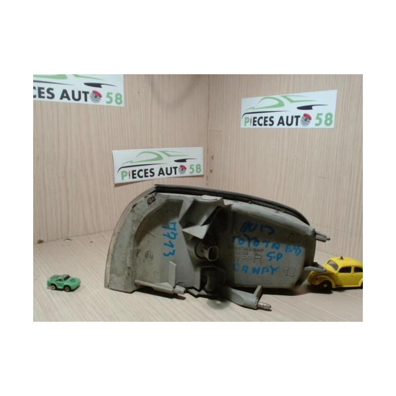 Optique avant secondaire droit (feux)(clignotant) TOYOTA  d’occasion