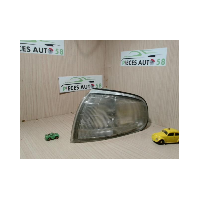 Optique avant secondaire gauche (feux)(clignotant) TOYOTA  d’occasion