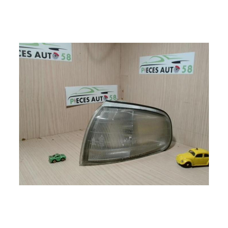Optique avant secondaire gauche (feux)(clignotant) TOYOTA  d’occasion
