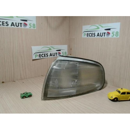 Optique avant secondaire gauche (feux)(clignotant) TOYOTA  d’occasion