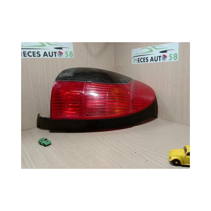 Feu arriere principal gauche (feux) PEUGEOT 306 BREAK d’occasion