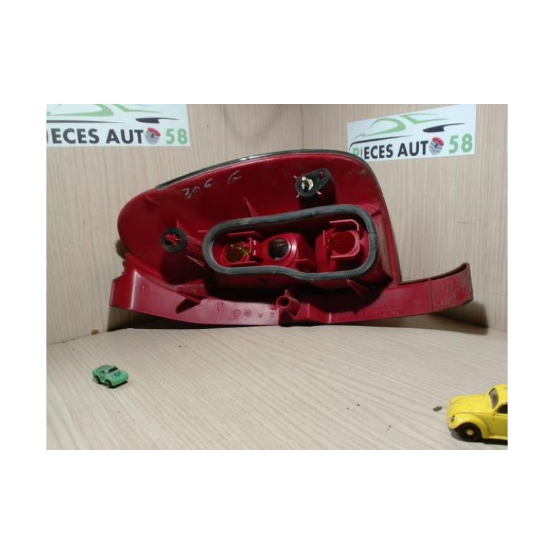 Feu arriere principal gauche (feux) PEUGEOT 306 BREAK d’occasion
