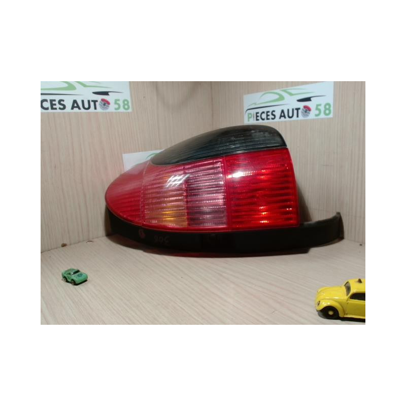 Feu arriere principal droit (feux) PEUGEOT 306 BREAK d’occasion