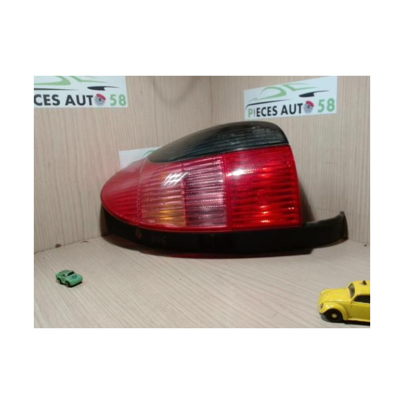 Feu arriere principal droit (feux) PEUGEOT 306 BREAK d’occasion