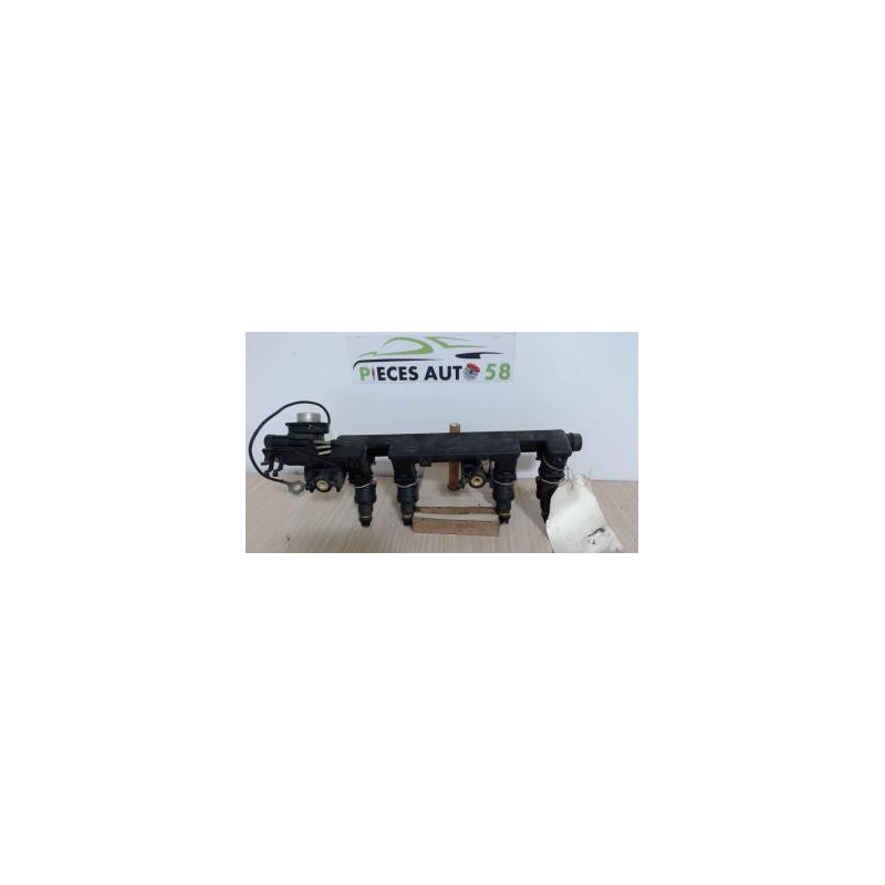 Rampe injection RENAULT CLIO 2 PHASE 1 d’occasion