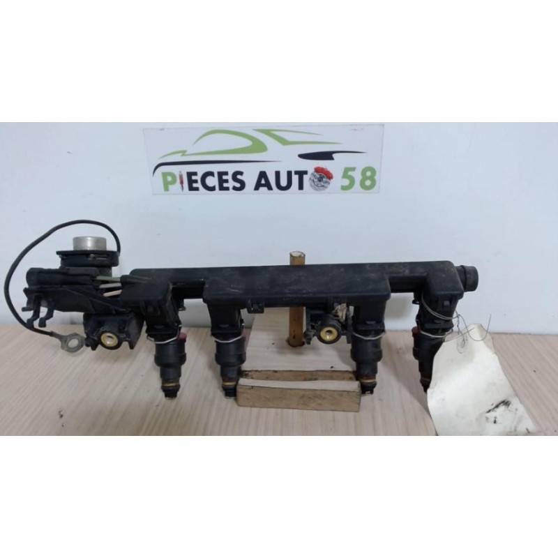 Rampe injection RENAULT CLIO 2 PHASE 1 d’occasion