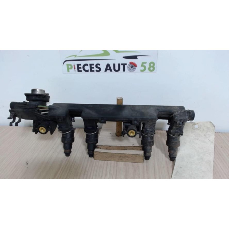 Rampe injection RENAULT CLIO 2 PHASE 1 d’occasion
