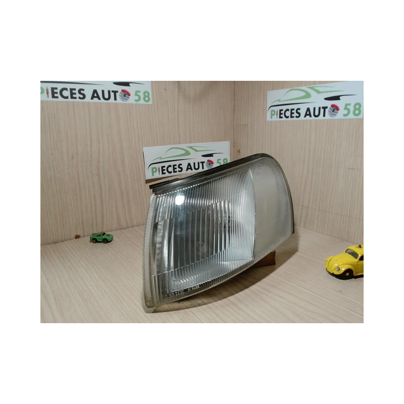Optique avant secondaire gauche (feux)(clignotant) TOYOTA 2.0 D 5P d’occasion
