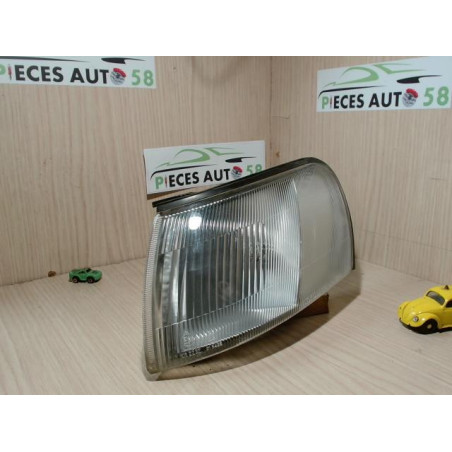 Optique avant secondaire gauche (feux)(clignotant) TOYOTA 2.0 D 5P d’occasion