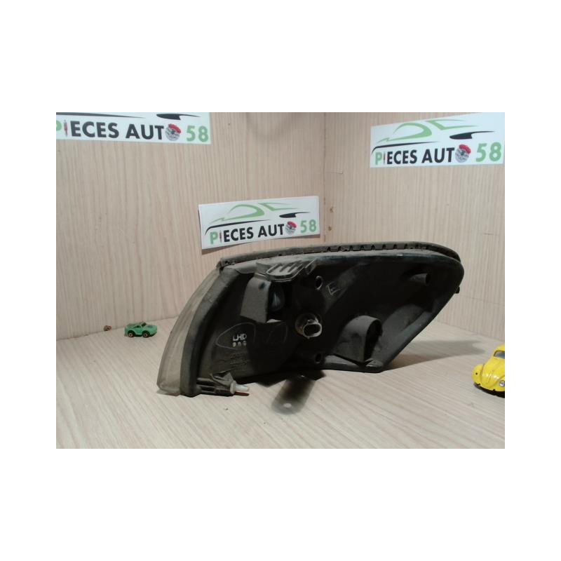 Optique avant secondaire droit (feux)(clignotant) TOYOTA 2.0 D 5P d’occasion