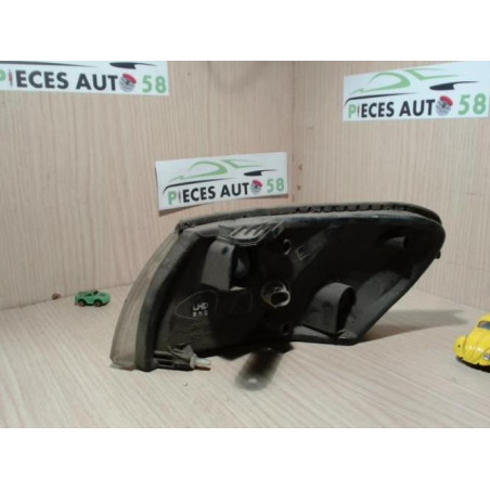 Optique avant secondaire droit (feux)(clignotant) TOYOTA 2.0 D 5P d’occasion