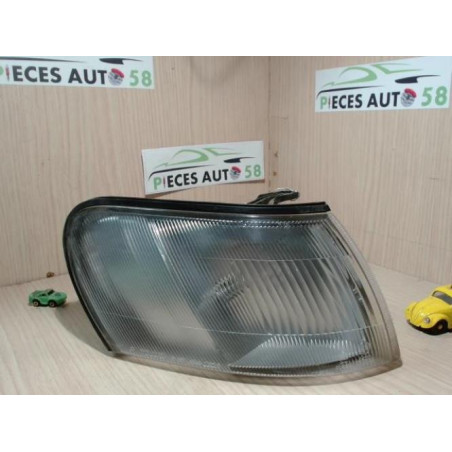Optique avant secondaire droit (feux)(clignotant) TOYOTA 2.0 D 5P d’occasion