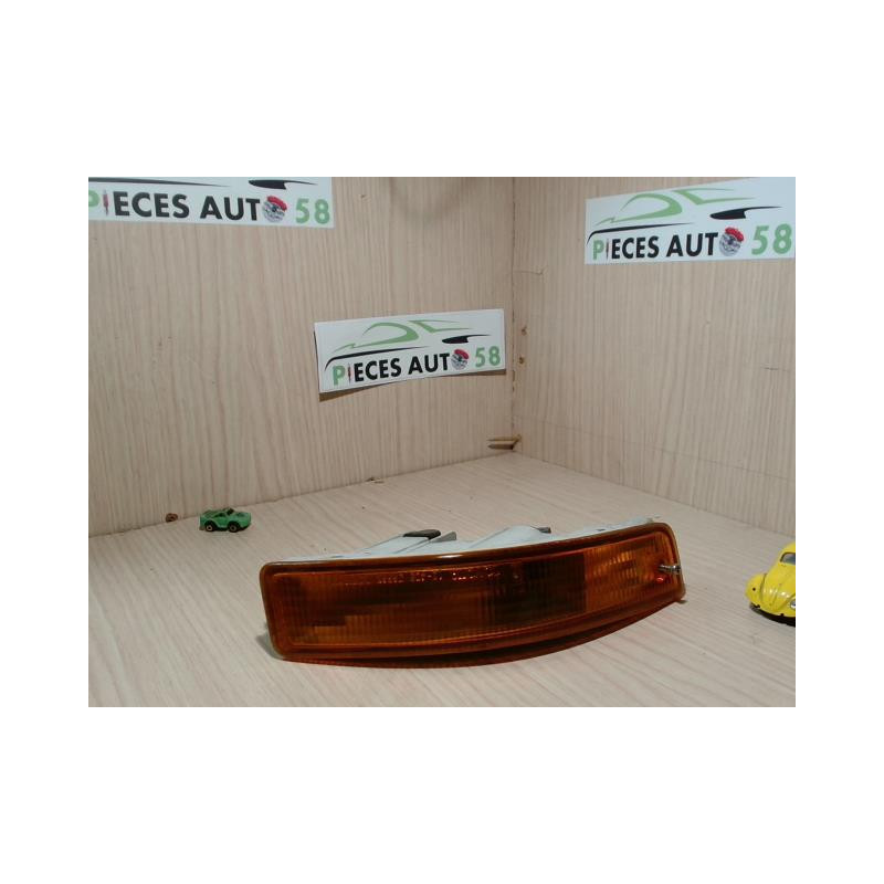Optique avant secondaire droit (feux)(clignotant) TOYOTA 2.0 D 5P d’occasion