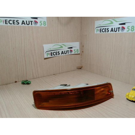 Optique avant secondaire droit (feux)(clignotant) TOYOTA 2.0 D 5P d’occasion