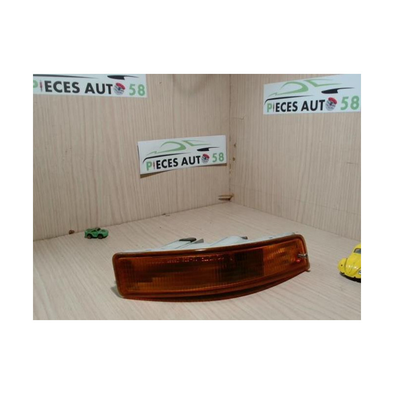 Optique avant secondaire droit (feux)(clignotant) TOYOTA 2.0 D 5P d’occasion