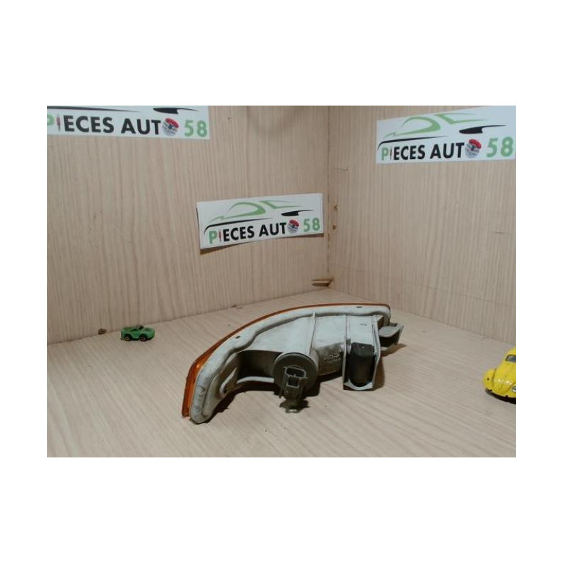 Optique avant secondaire droit (feux)(clignotant) TOYOTA 2.0 D 5P d’occasion