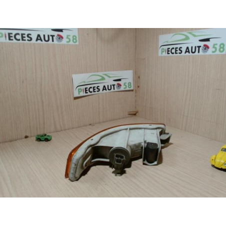 Optique avant secondaire droit (feux)(clignotant) TOYOTA 2.0 D 5P d’occasion