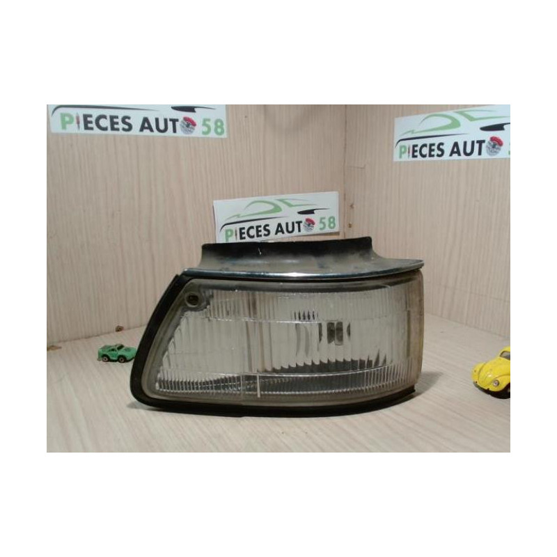 Optique avant secondaire gauche (feux)(clignotant) TOYOTA  d’occasion