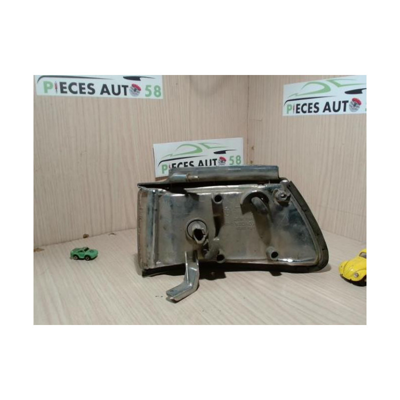 Optique avant secondaire gauche (feux)(clignotant) TOYOTA  d’occasion