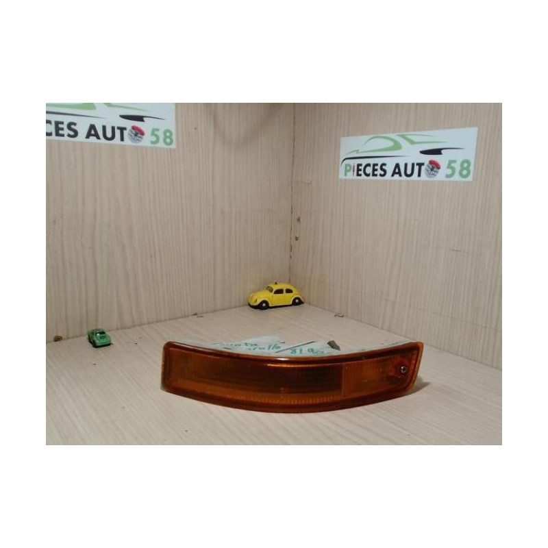 Optique avant secondaire gauche (feux)(clignotant) TOYOTA 2.0 D 5P d’occasion
