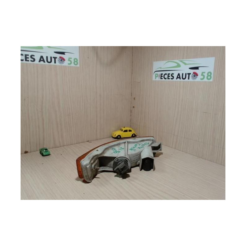 Optique avant secondaire gauche (feux)(clignotant) TOYOTA 2.0 D 5P d’occasion