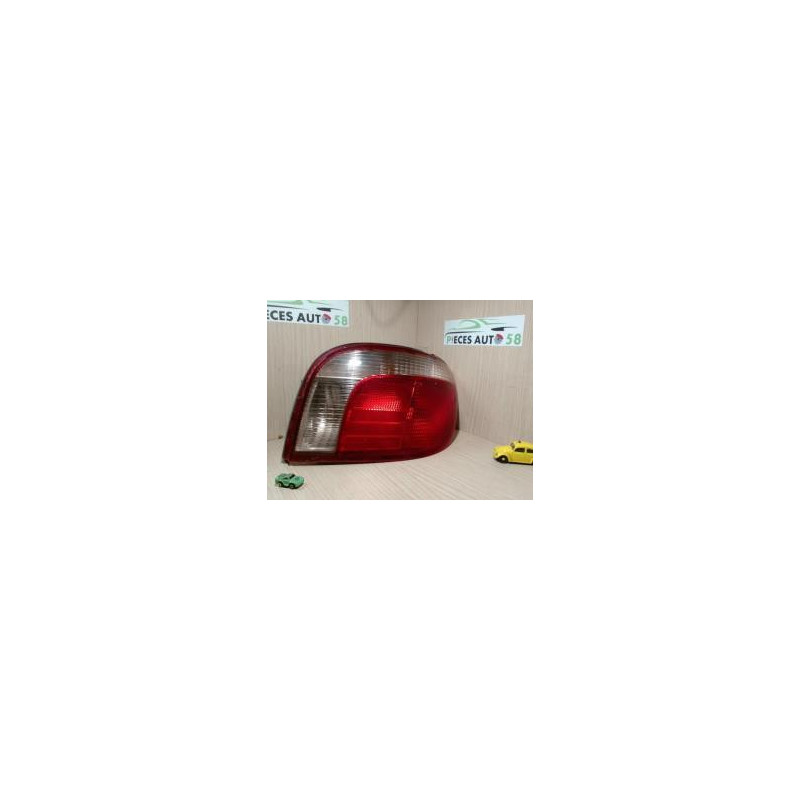 Feu arriere secondaire droit (feux) TOYOTA YARIS 1 PHASE 1 d’occasion
