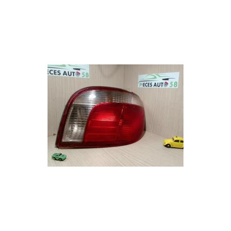 Feu arriere secondaire droit (feux) TOYOTA YARIS 1 PHASE 1 d’occasion