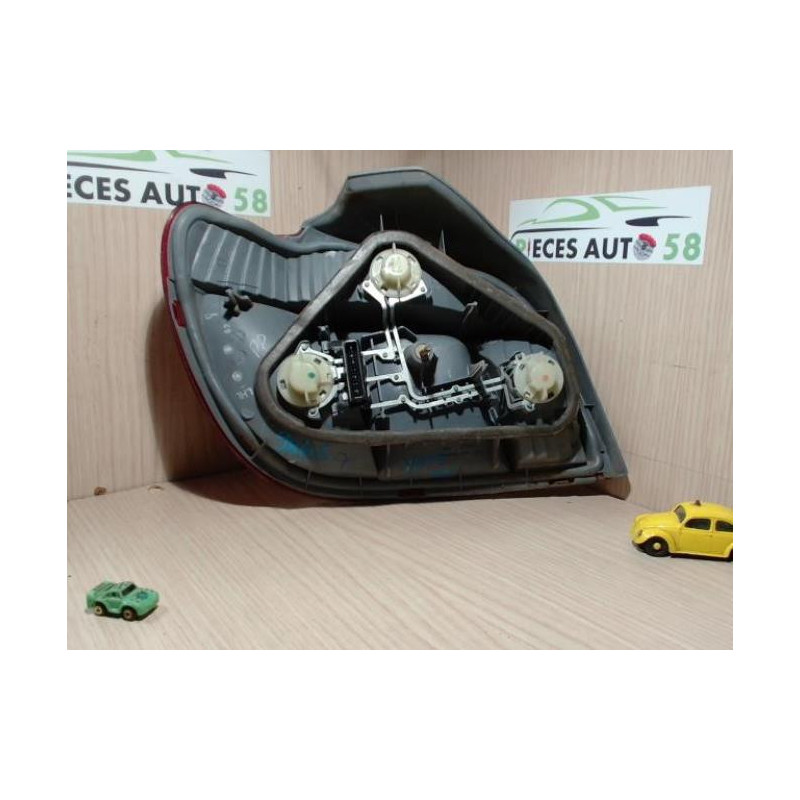 Feu arriere secondaire droit (feux) TOYOTA YARIS 1 PHASE 1 d’occasion