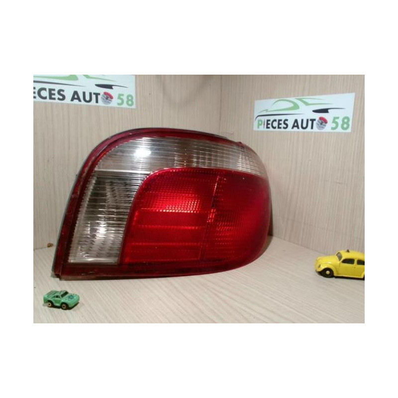 Feu arriere secondaire droit (feux) TOYOTA YARIS 1 PHASE 1 d’occasion
