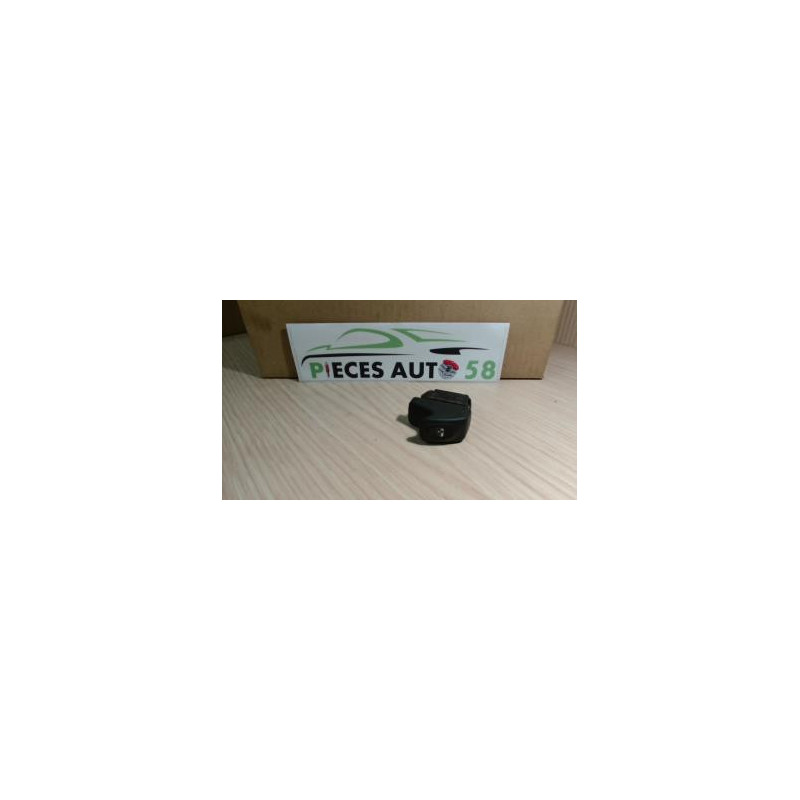 Interrupteur de leve vitre RENAULT  d’occasion