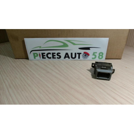 Interrupteur de leve vitre RENAULT  d’occasion