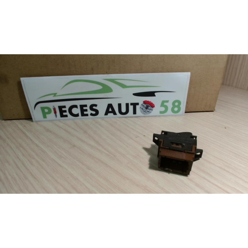 Interrupteur de leve vitre RENAULT  d’occasion