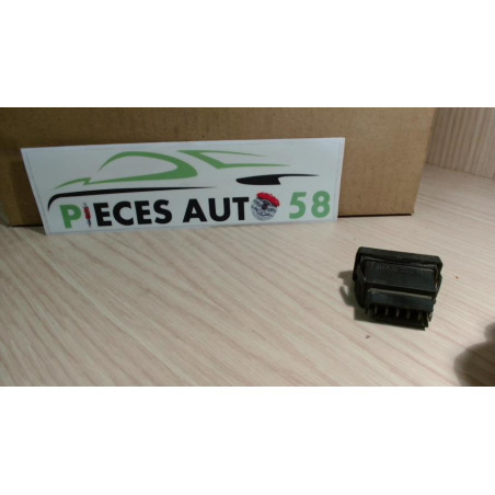 Interrupteur de leve vitre RENAULT  d’occasion