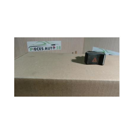 Bouton de warning RENAULT  d’occasion