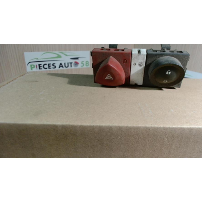 Bouton de warning RENAULT  d’occasion