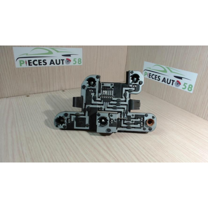 Platine feu arriere droit RENAULT  d’occasion