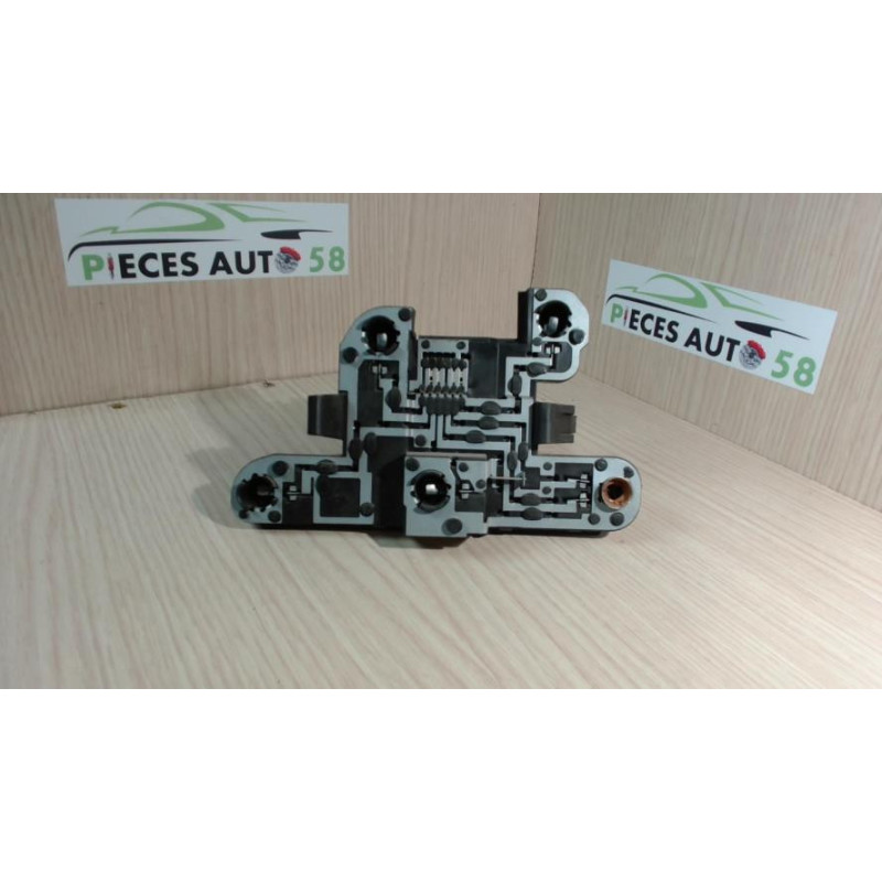 Platine feu arriere droit RENAULT  d’occasion