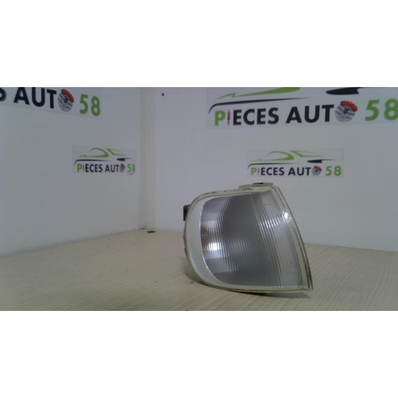 Optique avant secondaire droit (feux)(clignotant) VOLKSWAGEN  d’occasion