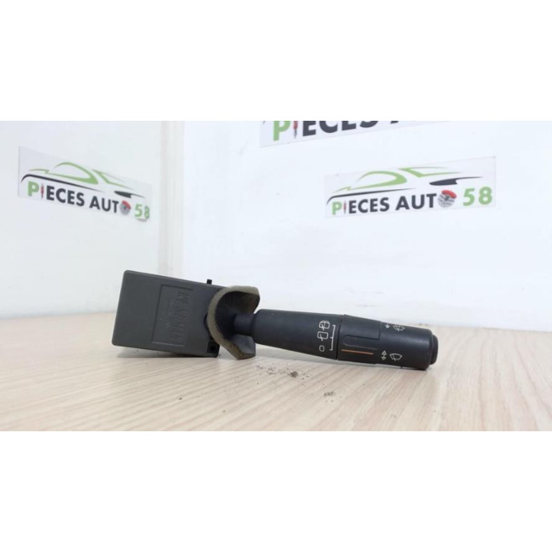 Commodo d'essuie glaces PEUGEOT 1.1I 60 8V d’occasion
