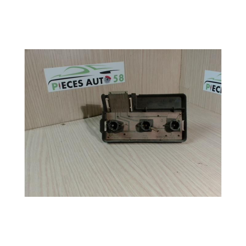 Platine feu arriere droit RENAULT  d’occasion