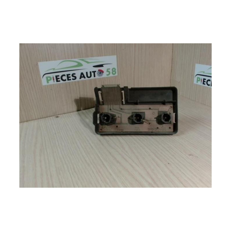 Platine feu arriere droit RENAULT  d’occasion