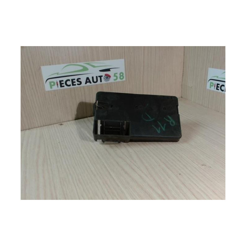 Platine feu arriere droit RENAULT  d’occasion